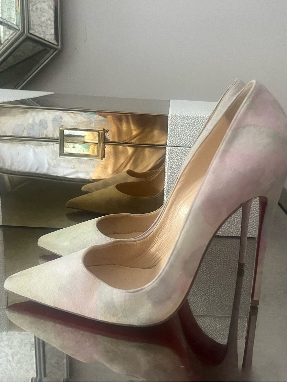 Christian Louboutin Red-Soled Pointed Toe Stiletto Heels with Pastel Upper - Picture 5 of 6